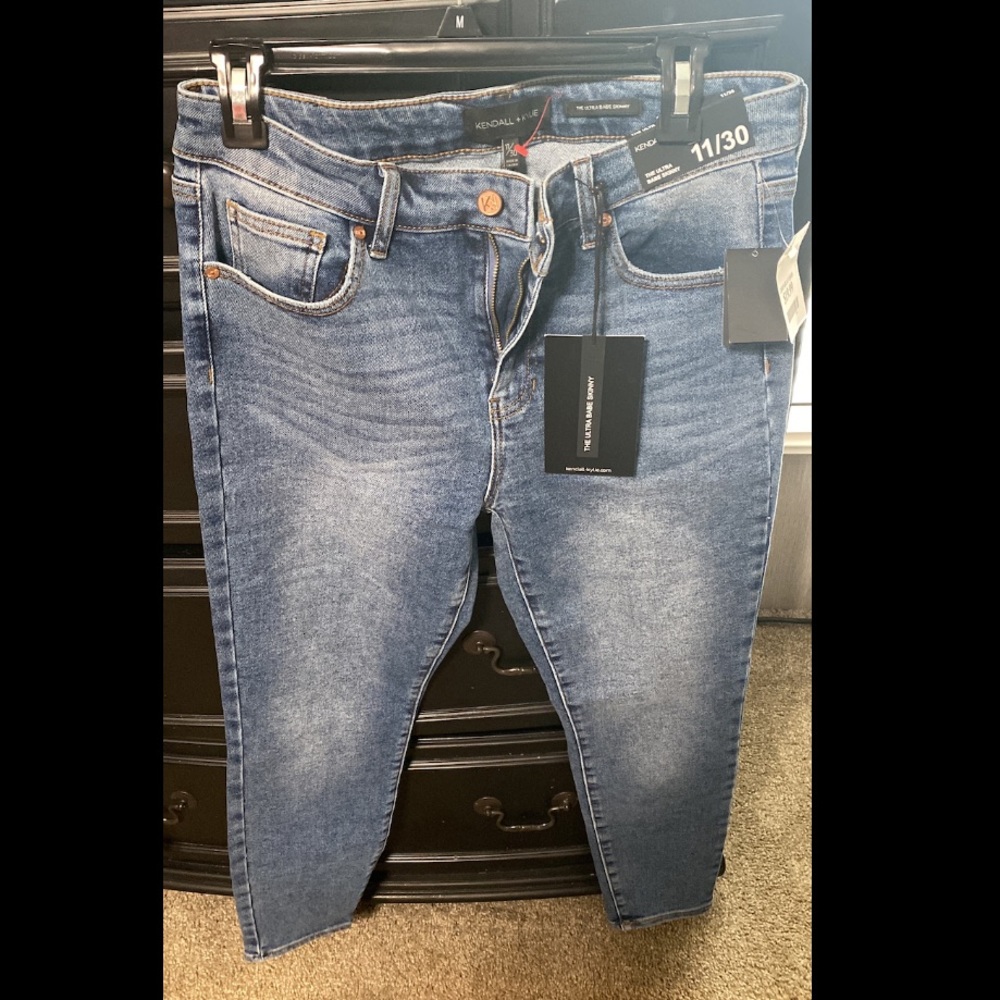 Kylie+Kendall Jeans NWT